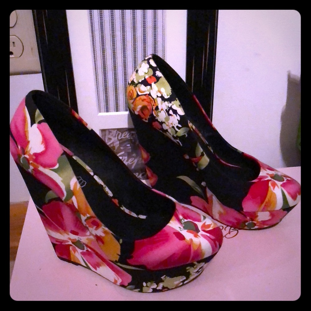 shoe - Picture 2 of 4